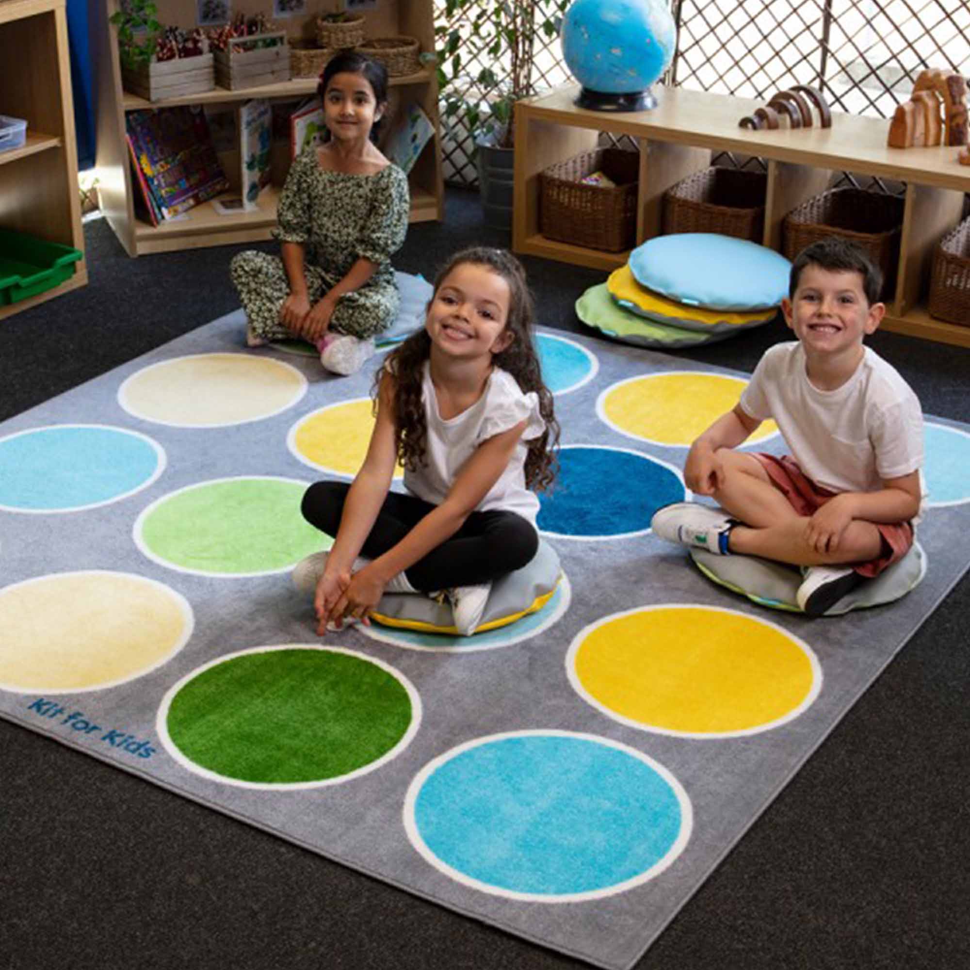 Lake Circles 16 Placement Carpet - 2x2m