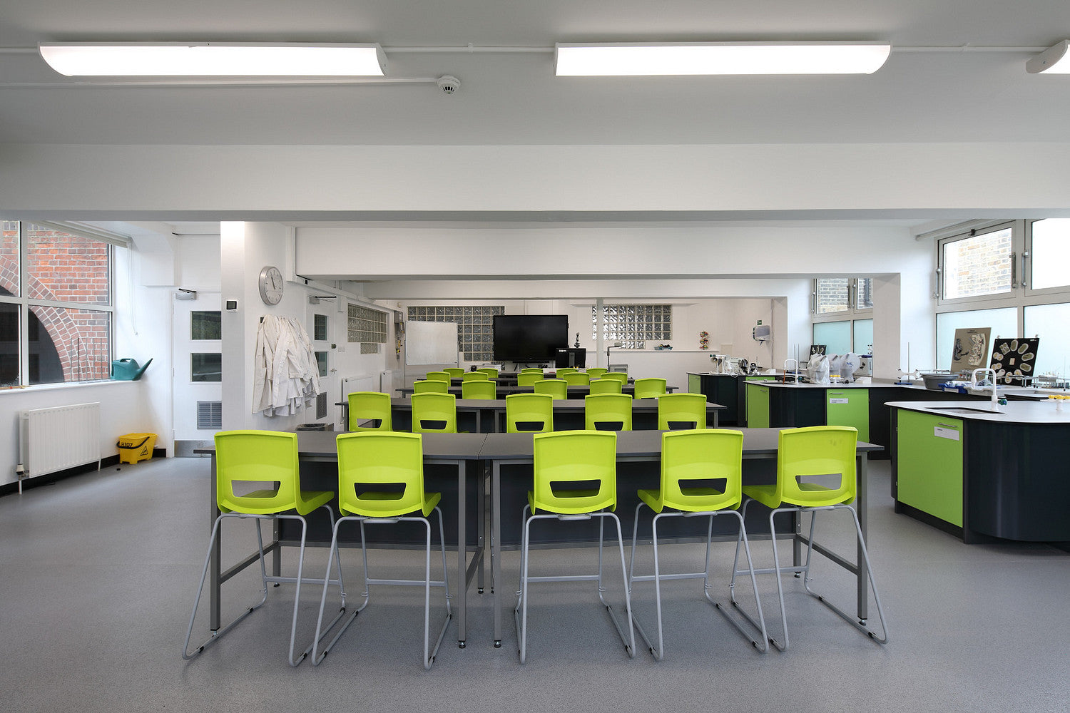 Postura Plus High Chair